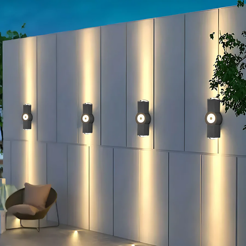 Draußen - Kreuzförmige Wandleuchte mit warmweißen LEDs