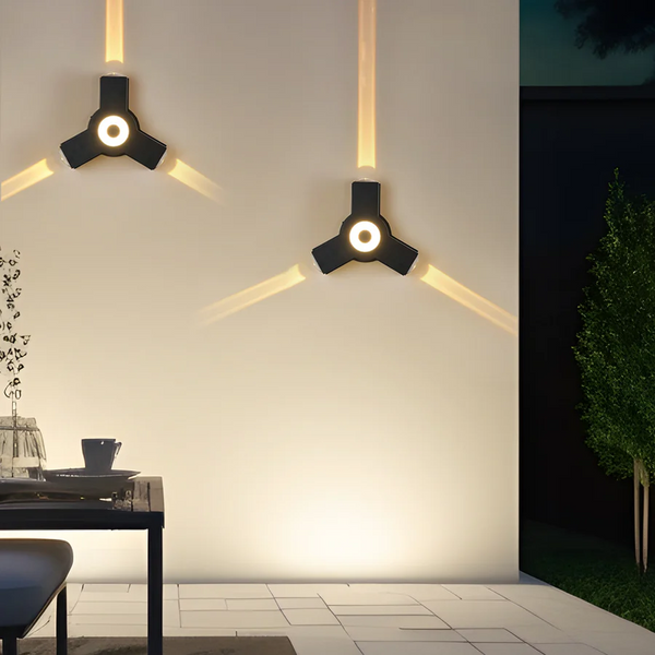 Draußen - Kreuzförmige Wandleuchte mit warmweißen LEDs