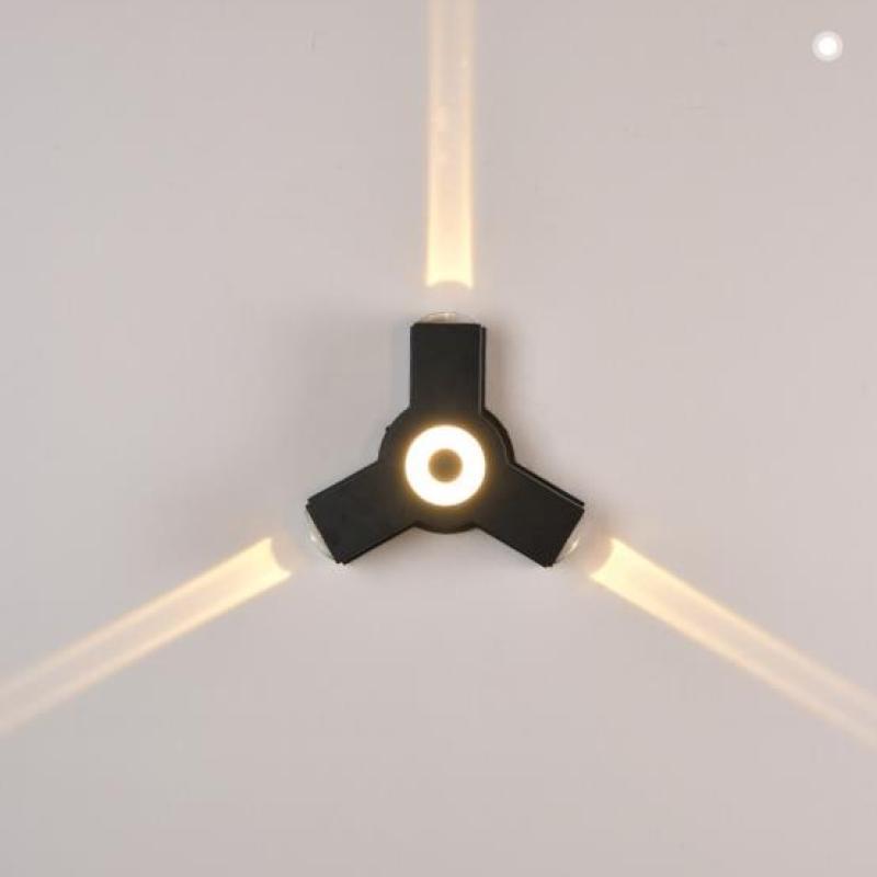 Draußen - Kreuzförmige Wandleuchte mit warmweißen LEDs
