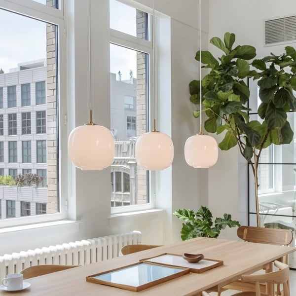 Moderne Skandinavische Opalglas-Pendelleuchte Mit Radius