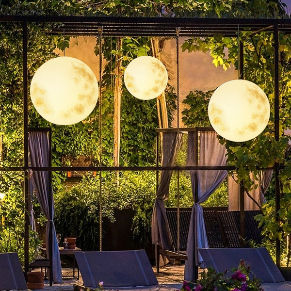 Garten-Hängeleuchte in Form eines Mondes