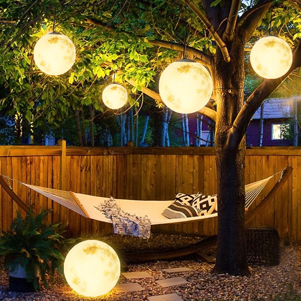Garten-Hängeleuchte in Form eines Mondes