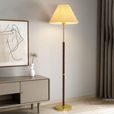 Moderne Stehlampe aus Reispapier