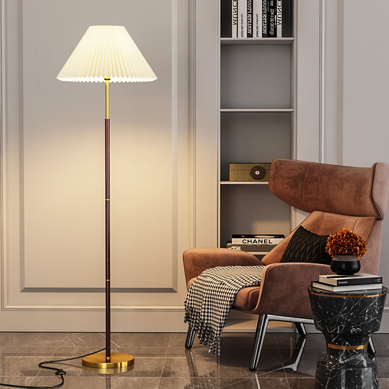 Moderne Stehlampe aus Reispapier