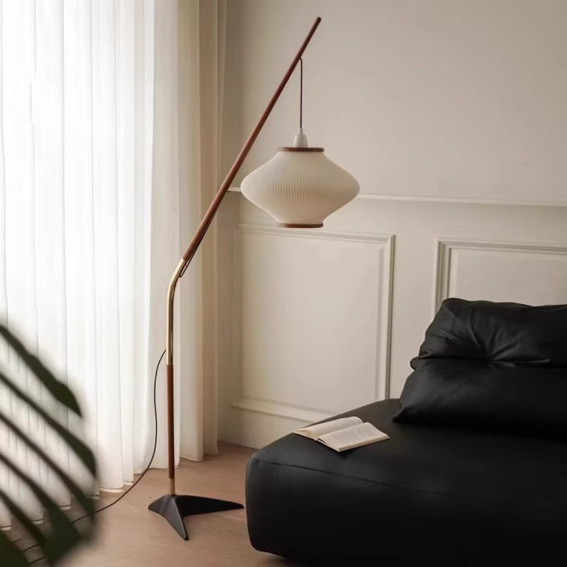 Stehlampe im mittelalterlichen Stil