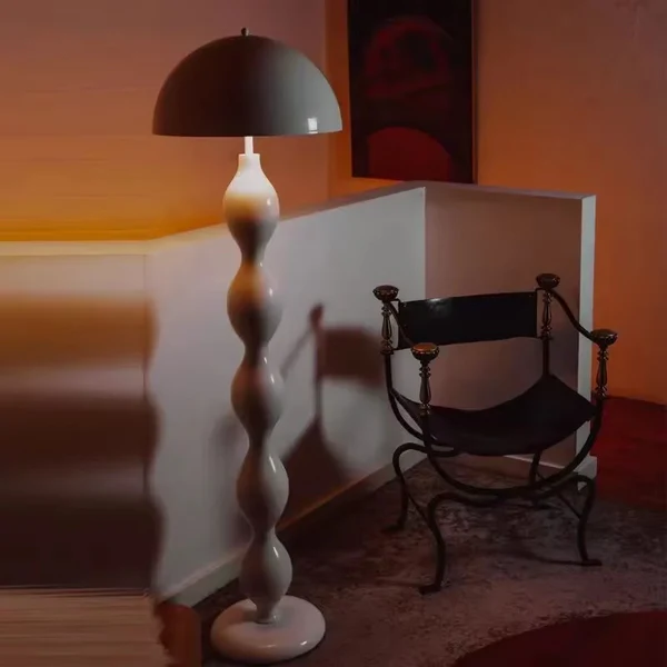 Skandinavische Stehlampe