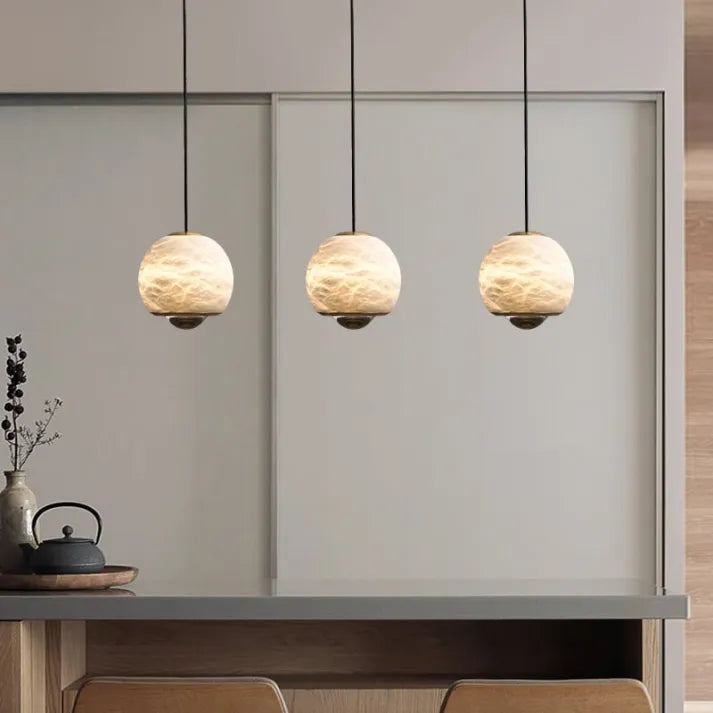 Skandinavische Marmor Alabaster-Globus Pendelleuchte