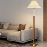 Moderne Stehlampe aus Reispapier