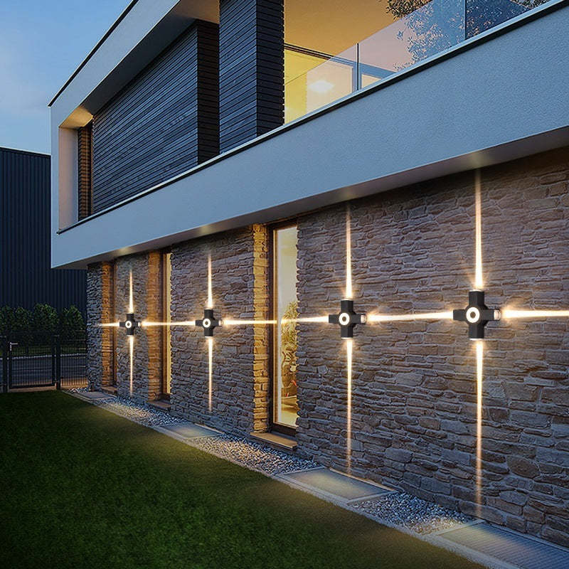 Draußen - Kreuzförmige Wandleuchte mit warmweißen LEDs