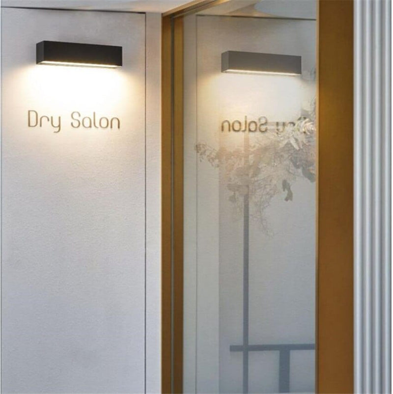 Leuchtende Bar-Wandleuchte für draußen