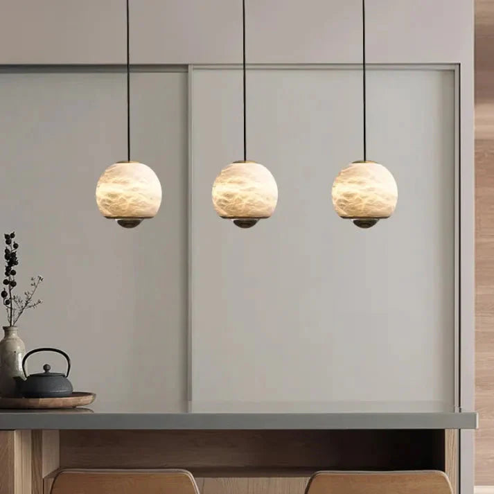 Skandinavische Marmor Alabaster-Globus Pendelleuchte